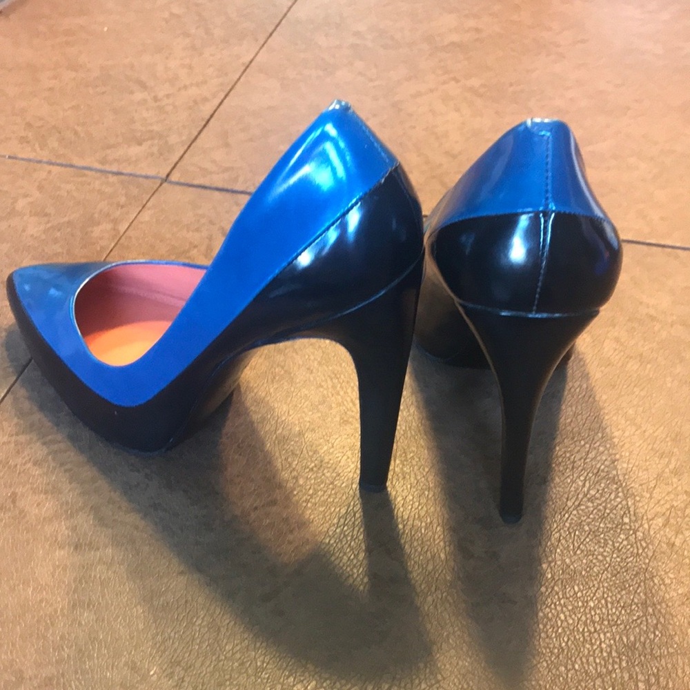 New Via Spiga Blue Black Colorblock Heels Leather